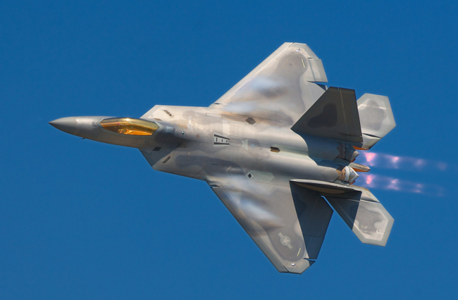 特朗普张口就来：中国抄袭美国F-22战机，美网友：他能认出F-22几率为0！