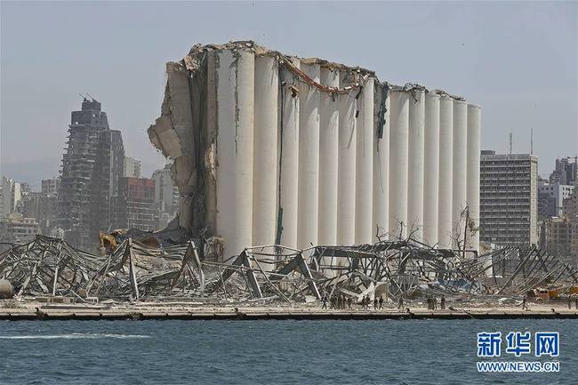 这是8月8日拍摄的被炸毁的黎巴嫩贝鲁特港口区的粮仓。