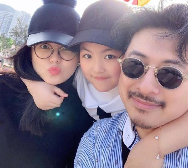 现实版顾佳许幻山?王岳伦再曝与美女搂腰亲密照 夫妻店解体,婚姻名存实亡