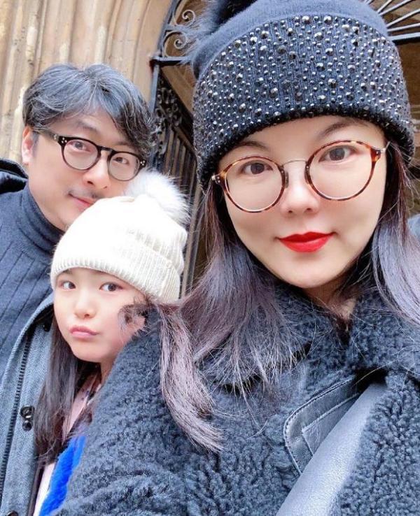 现实版顾佳许幻山?王岳伦再曝与美女搂腰亲密照 夫妻店解体,婚姻名存实亡