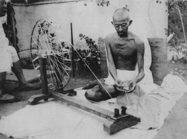 印度“圣雄”甘地镀金眼镜在英国以26万英镑高价拍出