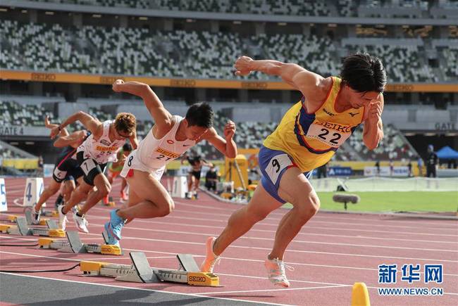 8月23日，运动员在男子200米比赛中。 新华社记者杜潇逸摄