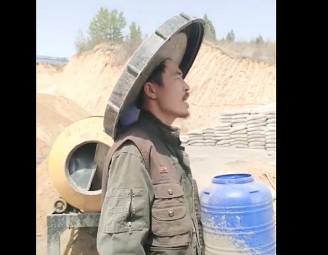 有梦想谁都了不起!农民工工地播音腔朗诵再别康桥 已经坚持朗读17年!