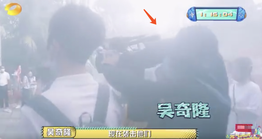 粉丝气愤！吴奇隆被保安当成坏人按倒疑似受伤具体什么情况？