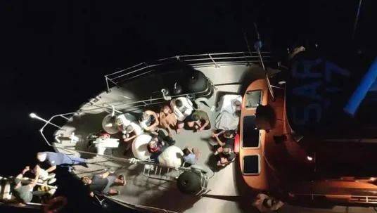 难民船希腊爱琴海沉没，中国货船冒险勇救41人