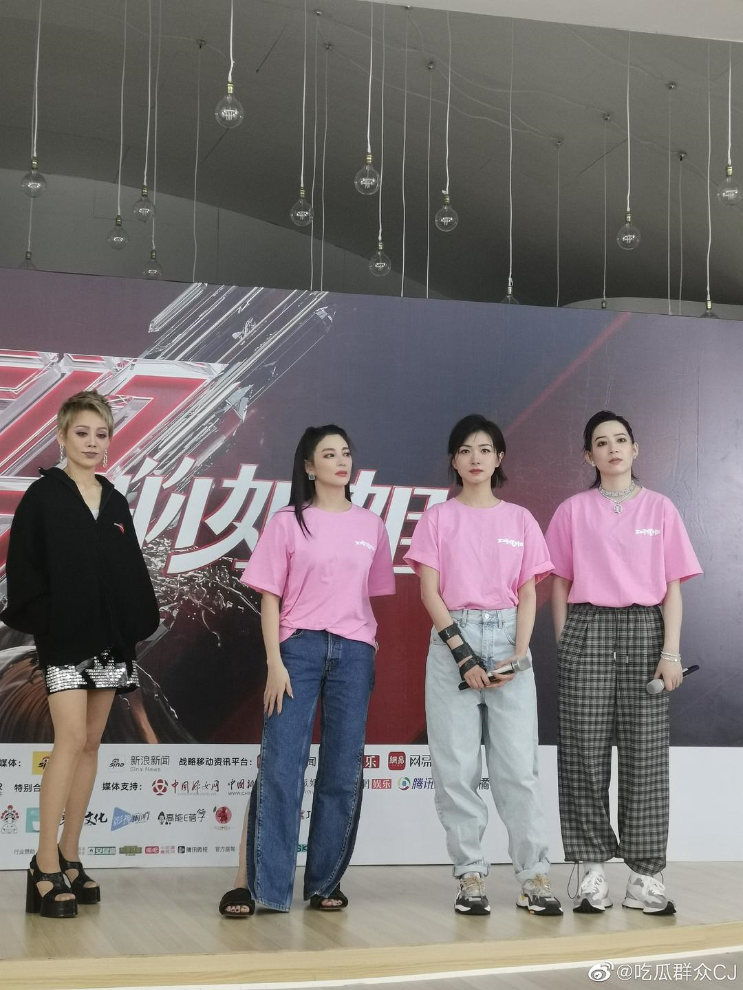 《姐姐》后台采访宁静一脸冷漠,李斯组公开抱团,出道即解散?