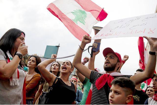 要生命还是面包？三重矛盾下，黎巴嫩面临的“致命游戏”