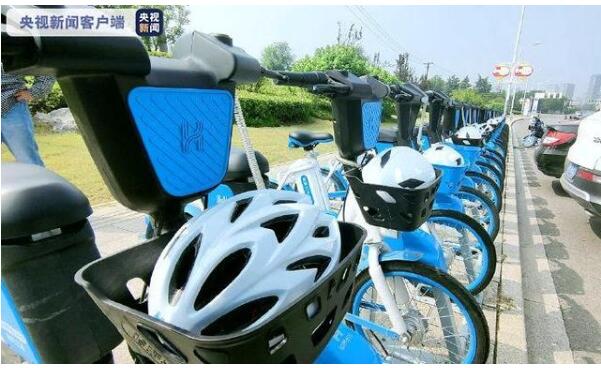 这个想法有创意!徐州共享电动车自带头盔 设有防盗伸缩绳