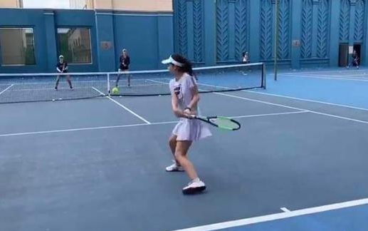 风一样的女子！田亮晒女儿网球训练视频 身姿矫健运动天赋惊人