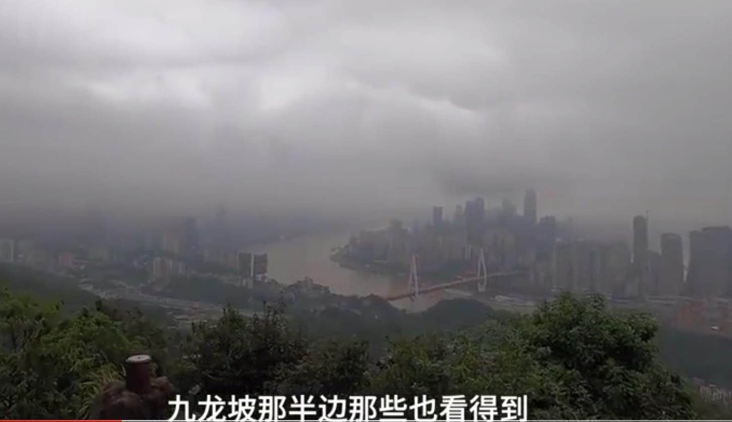 远看阴森森的!重庆南山豪华别墅群变鬼城,低价拍卖无人问津