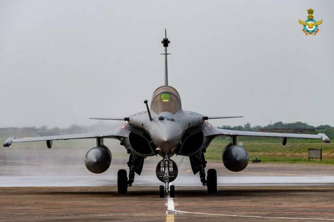  印度“阵风”战斗机入列画面
