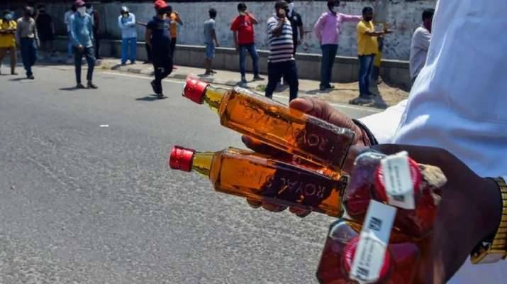 印度中央邦11人饮用假酒身亡