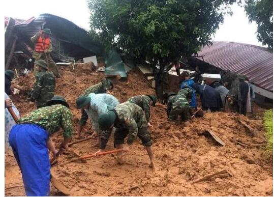 越南一兵营遭遇塌方致22人失联 现场发生了什么?