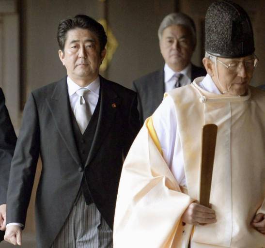 安倍参拜靖国神社（资料图）