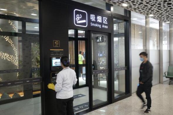 【围观】深圳一机场内设豪华吸烟区 豪华到什么程度？