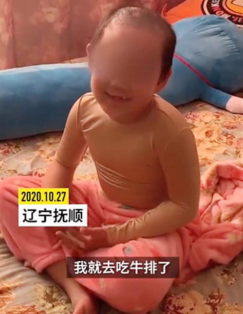 抚顺6岁被虐女童父亲望严惩前妻!暖心女儿哭的撕心裂肺还不忘安慰父亲