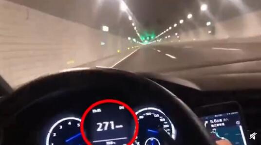 司机隧道内飙车时速271公里，一个坎儿就能起飞