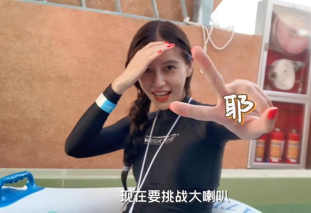 翻车美！Angelababy冲浪翻车现场 怼脸自拍秀大眼嫩肤高鼻梁