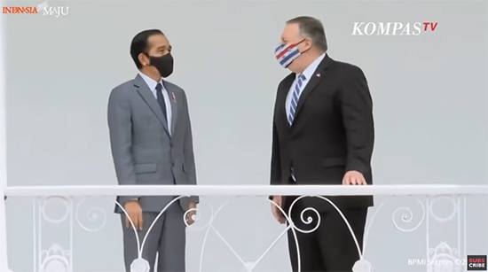 印尼总统佐科（左）与蓬佩奥会面，视频截图