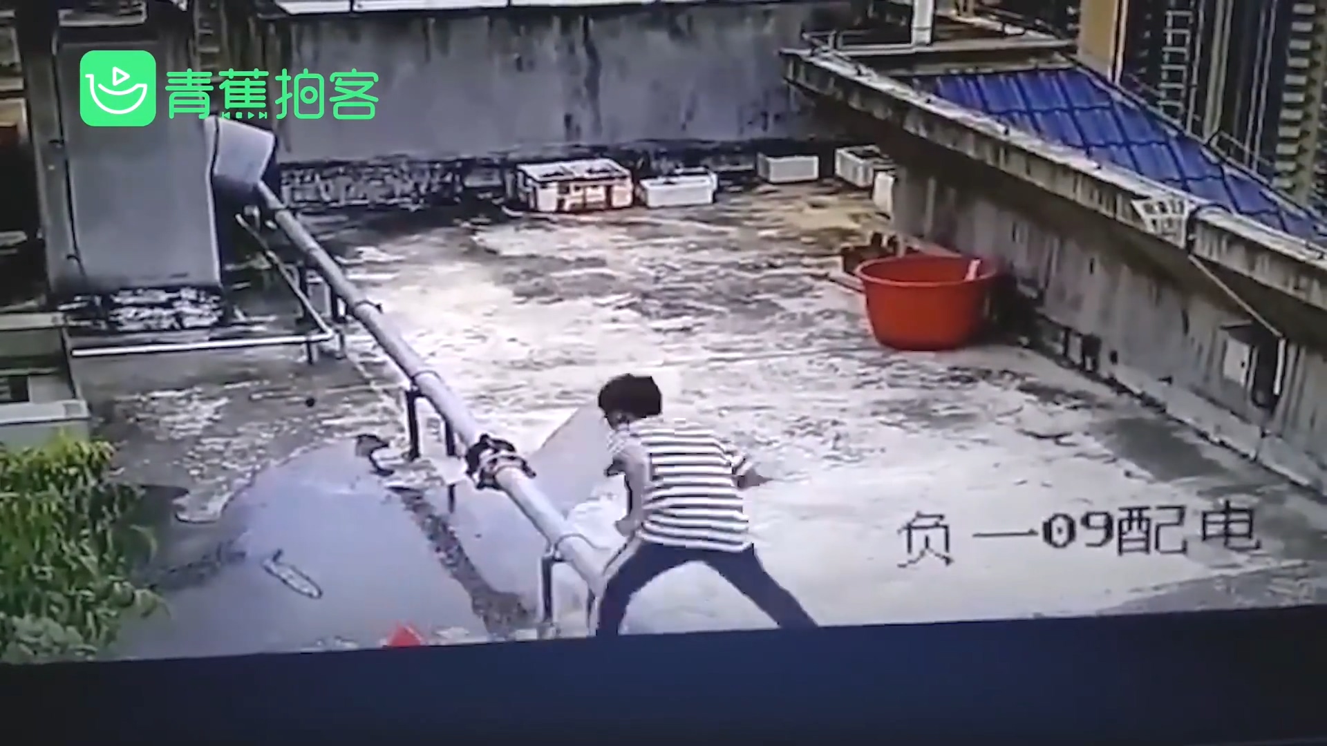【围观】广西13岁男孩屋顶纵火 究竟谁来担责?