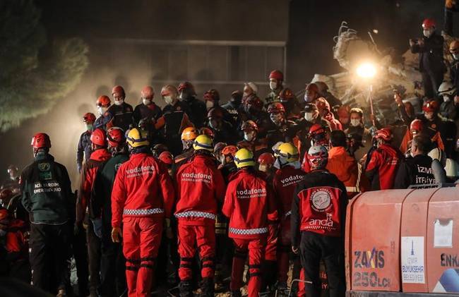 土耳其爱琴海地震遇难人数上升至91人 警方拘留了包括建筑承包商在内的9人