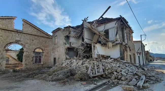  10月30日，爱琴海东部的希腊萨摩斯岛附近海域30日发生6.6级地震，希腊首都雅典等地有明显震感。新华社发