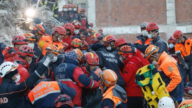 土耳其爱琴海地震遇难人数上升至91人 警方拘留了包括建筑承包商在内的9人