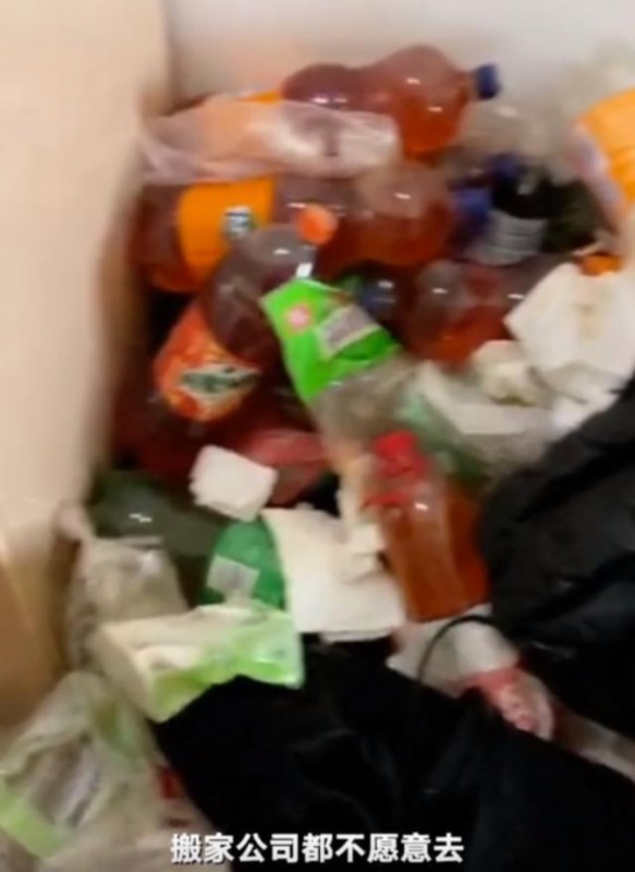太恶心了!男租客退房后屋里垃圾半人高 搬家公司的人都嫌臭不愿上楼