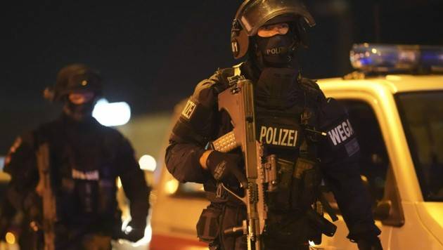 奥地利维也纳恐袭16名嫌疑人半数被提请拘留