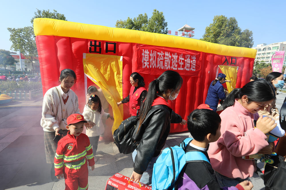 关注消防生命至上 多地举行119消防宣传月活动