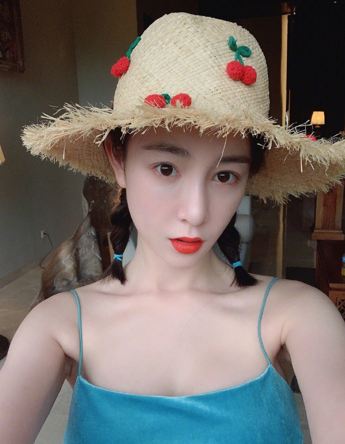 回忆杀！杨幂李沁张檬蒋梦婕同框旧照再引热议