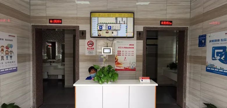 上海一公厕15分钟不出来自动报警！网友：求拉屎自由