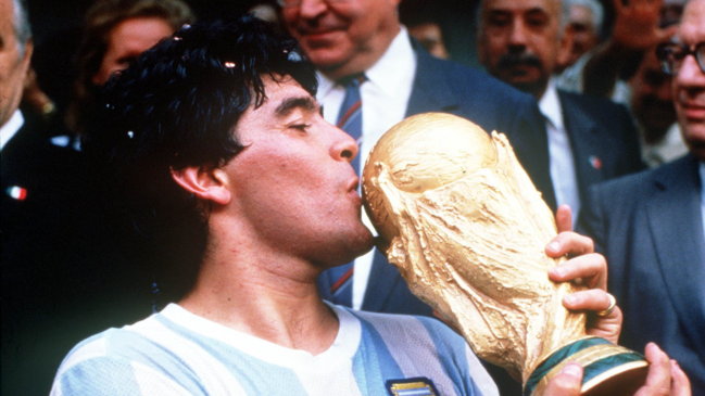 60岁阿根廷球王马拉多纳突发心脏骤停，不幸去世
