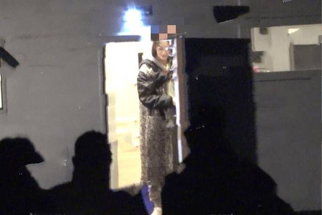没婚变！走出偷吃风波 佟丽娅带儿子探班陈思诚 
