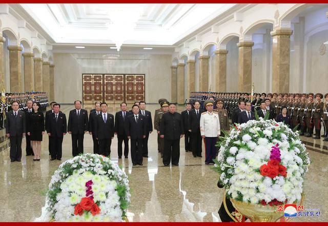 金正恩参谒锦绣山太阳宫，纪念金正日9周年祭