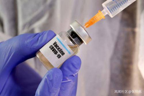 佩洛西晒接种疫苗照，被质疑作秀：针帽没拔？