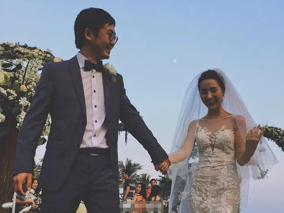 董花花被曝净身出户,张大奕如愿成总裁夫人?
