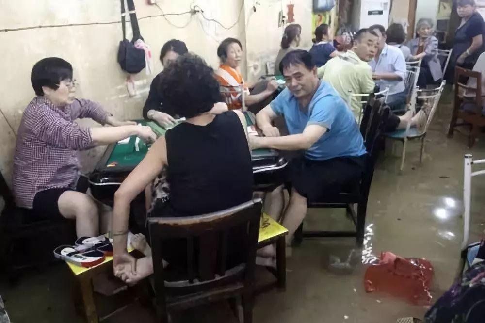 不一样的成都人!新郎接亲被要求先打麻将,三局两胜才能娶新娘