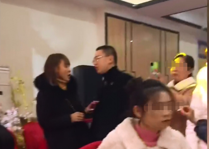 【后续】内衣不合身拒接亲新娘提出离婚,终于真相大白了!