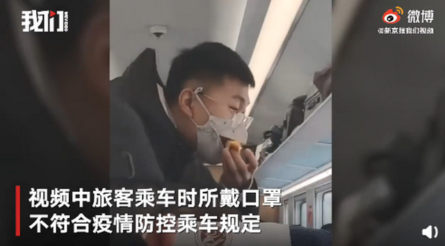 就这么馋吗？乘客戴鸭嘴兽口罩列车上吃苹果，哗众取宠