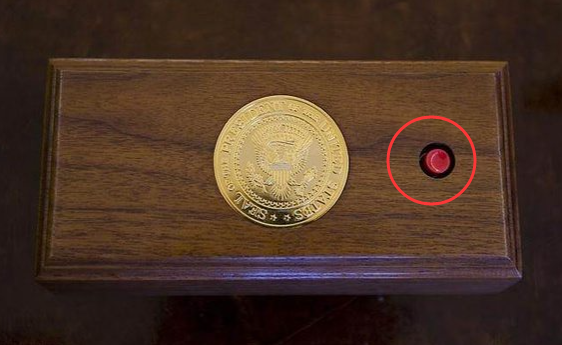 笑哭！特朗普在白宫常用的特殊小红按钮火了