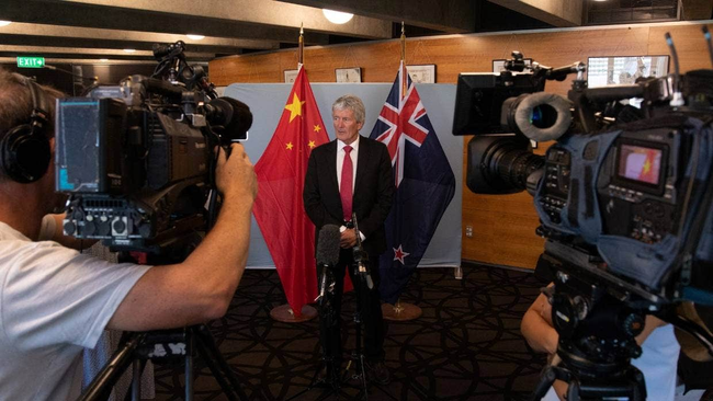 与中国办成大事，新西兰转头给澳大利亚上课：学着点