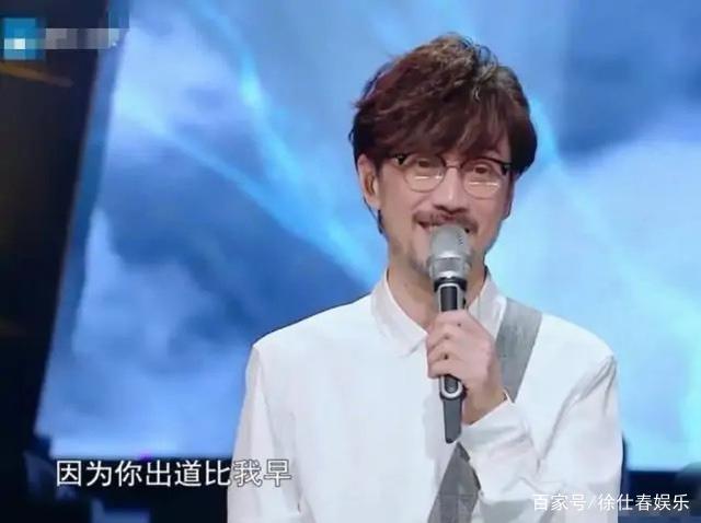 新人都能当导师了?周传雄重返舞台被新人点评引争议