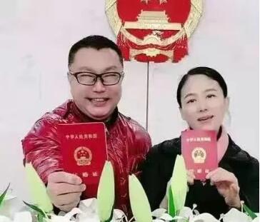 歌手尹相杰宣布结婚 51岁一把年纪终于把结婚证给领了