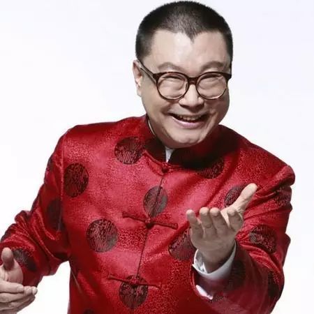 幸福感爆棚！52岁歌手尹相杰宣布结婚 妻子气质好极了