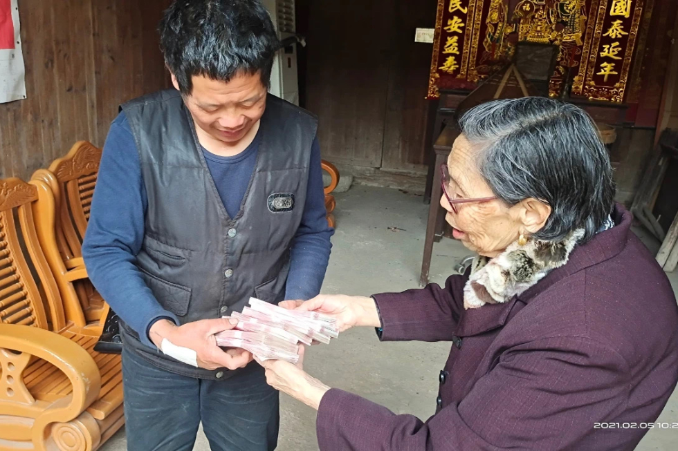 “今年过年真高兴啊!”90岁奶奶10年还款2077万元