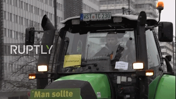 Germany_ Farmers drive tractor convoy through Berlin in protest against new regulations20212710502.gif