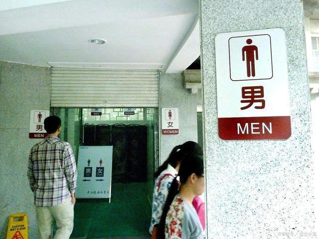 龌龊！上海北郊高中一男生在女厕安监控
