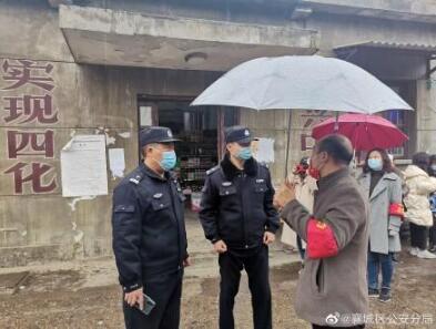 你去了吗？你好李焕英取景地成网红打卡地，民警雨中护航打卡群众