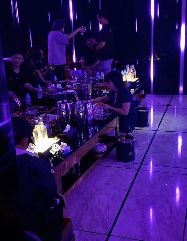 太冤了！黄晓明被曝夜店过年?其工作室回应 这是多少年前的图了